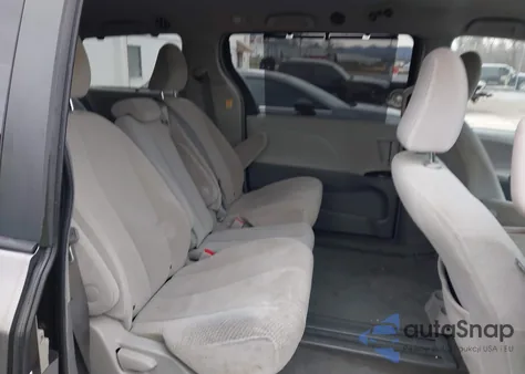 2012 Toyota Sienna Le V6 8 Passenger z USA, uszkodzony, nr VIN 5TDKK3DC9CS270970